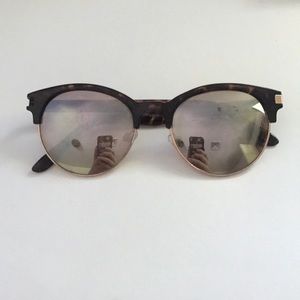 Unused gold sunglassss